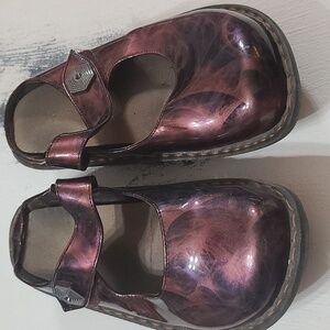Unbranded Women's Slip-on Clogs Mules Burgandy Black Swirl Size 7 GUC READ